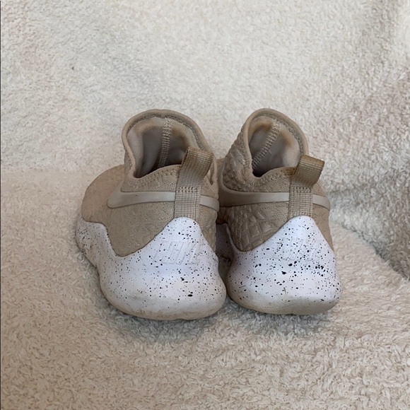 Nike Slip Ons - Picture 3 of 6